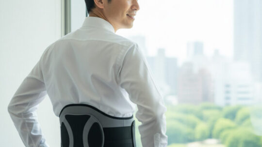 【衝撃レビュー】SIXPADコアベルトは“ただの腰痛ベルト”と思うな！8週連続1位の「着るEMS」が腰痛持ちの人生を変えるレベルだった…