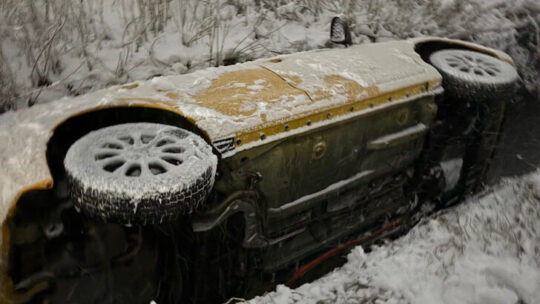 雪道でスリップ事故！トヨタアクアが無残な姿に…衝撃の買取価格を公開します