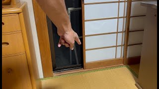 【DIY】重い引き戸は100均グッズで直る？「滑るシール」を試してみた結果…！